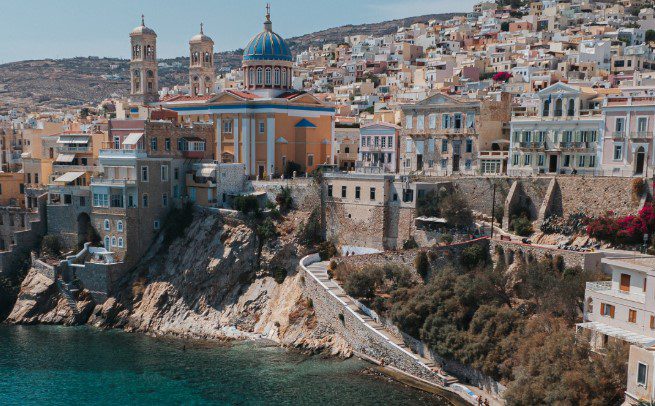 Ισπανικό ταξιδιωτικό περιοδικό αποθεώνει τη «Βασίλισσα των Κυκλάδων»