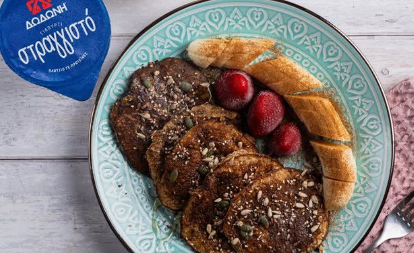 Συνταγή: Pancakes γιαουρτιού με βρώμη και μπανάνα