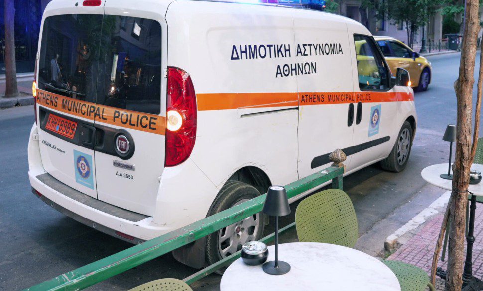 Νέα «λουκέτα» σε 13 καταστήματα στην Αθήνα για παράνομα τραπεζοκαθίσματα