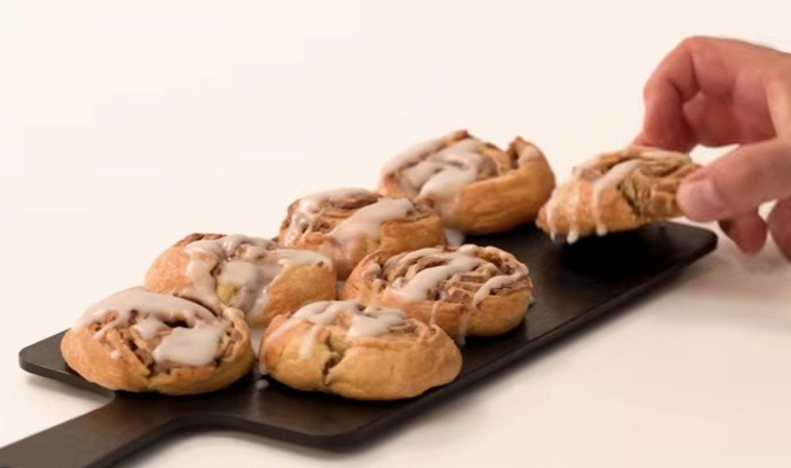 Συνταγή: Τα πιο εύκολα ρολά κανέλας με μόλις 5 υλικά