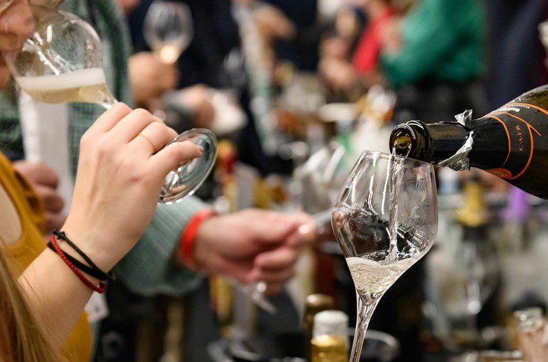 «Αφρός και Νέκταρ»: Ραντεβού με τις μαγευτικές φυσαλίδες των αφρωδών και τη βελούδινη ζεστασιά των γλυκών κρασιών