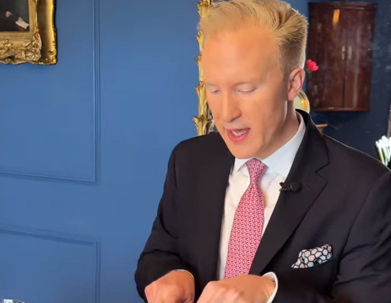 Ο Βρετανός «coach εθιμοτυπίας» που μας δείχνει τους… κανόνες στο τραπέζι