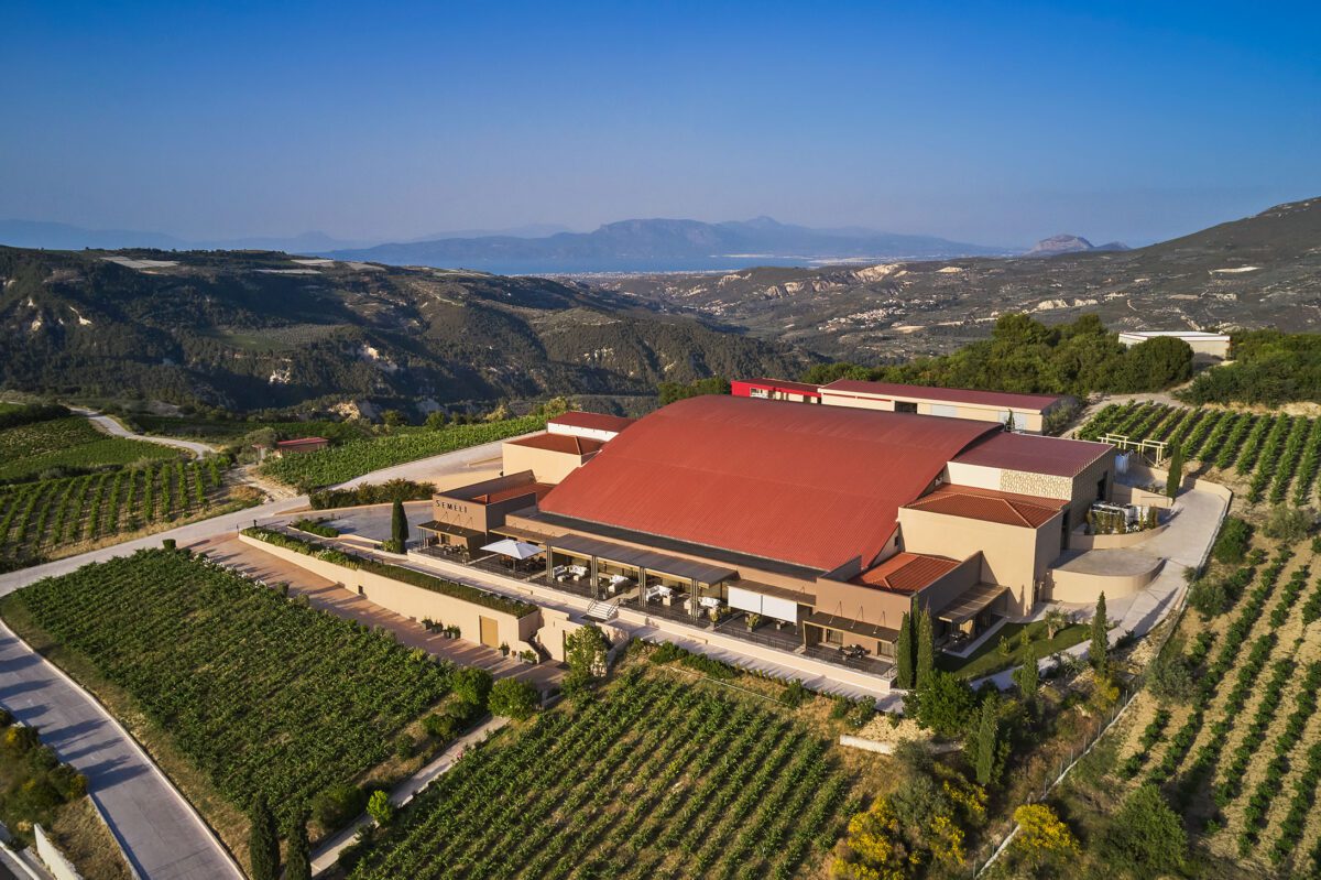 Το Κτήμα Σεμέλη «Οινοποιείο της Χρονιάς 2025» από τον CEUCO