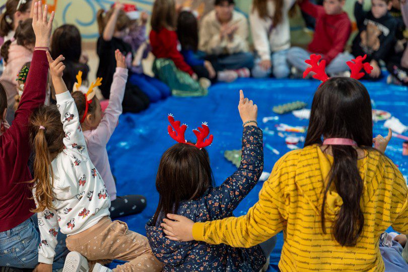 «AEGEAN Santa Crew»: Εθελοντές-εργαζόμενοι της AEGEAN έφεραν τα Χριστούγεννα στα σχολεία απομακρυσμένων περιοχών της Ελλάδας
