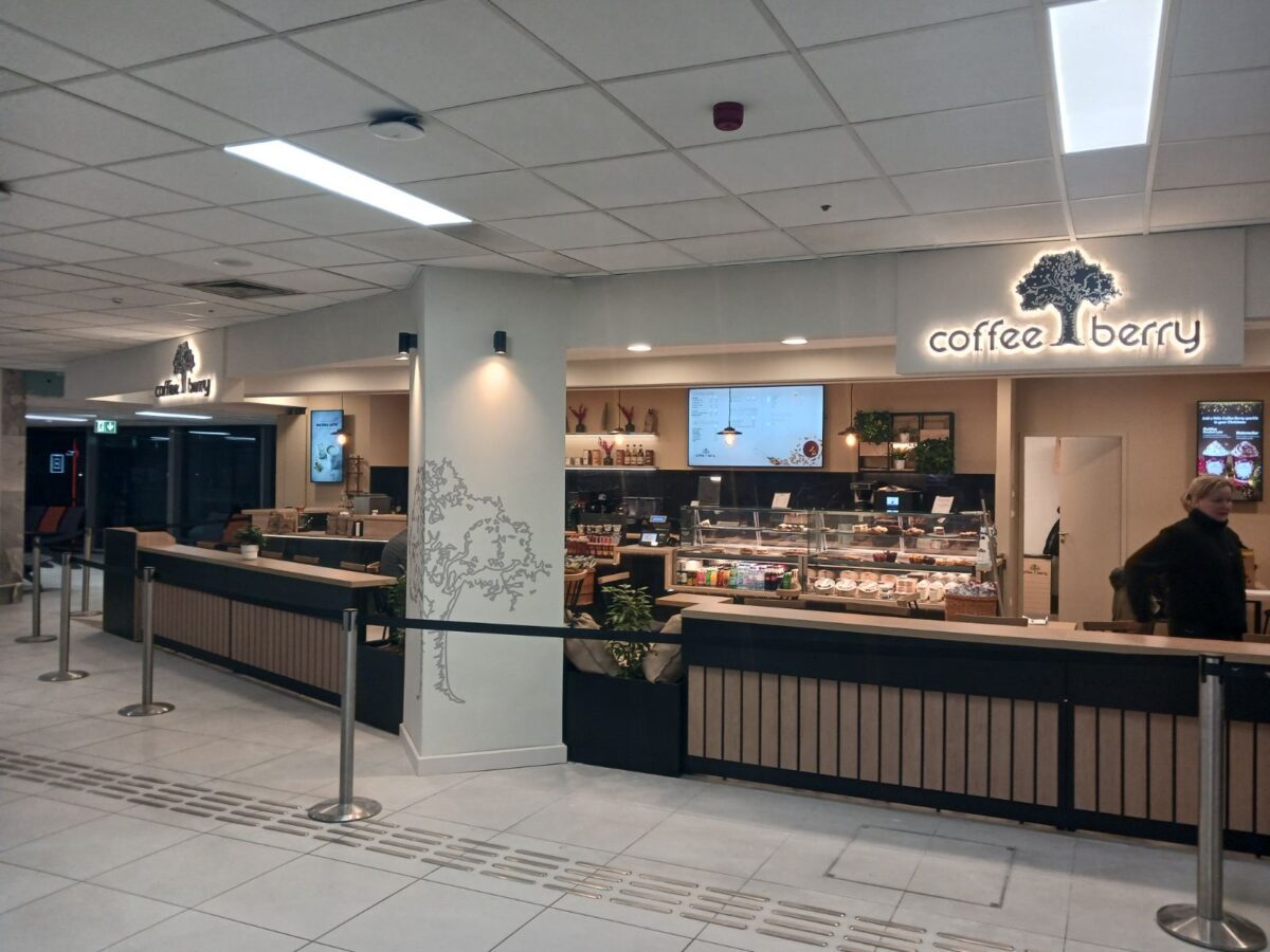 Η Coffee Berry επεκτείνεται στην Ουγγαρία – Νέο κατάστημα στο αεροδρόμιο της Βουδαπέστης