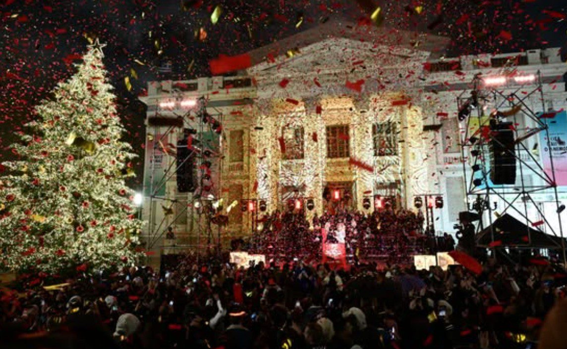 Ο Δήμος Πειραιά φορά τα γιορτινά του – Πότε φωταγωγείται το χριστουγεννιάτικο δέντρο