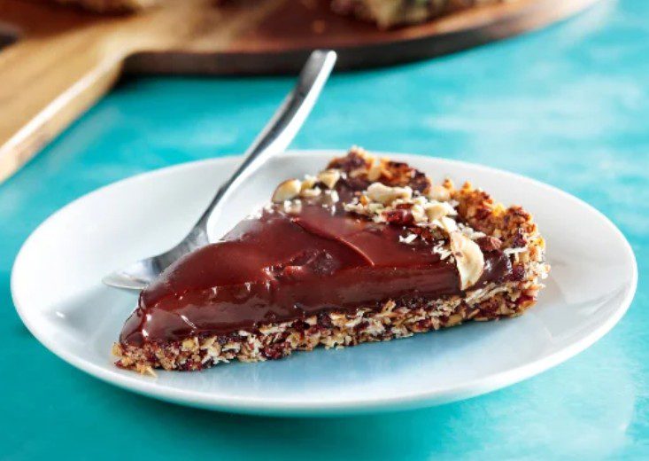 Συνταγή: Σοκολατένια τάρτα με νιφάδες βρώμης και φουντούκια