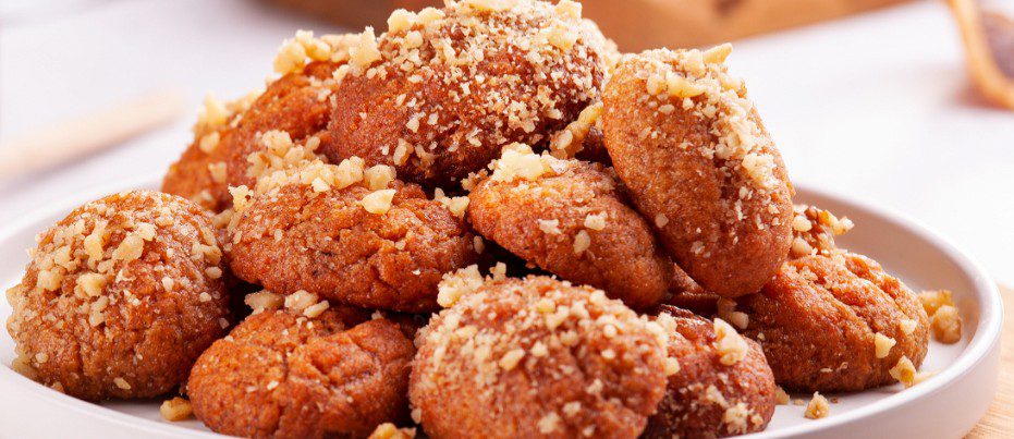 Πώς θα φτιάξετε vegan μελομακάρονα – Tρεις συνταγές για Χριστούγεννα γεμάτα γεύση