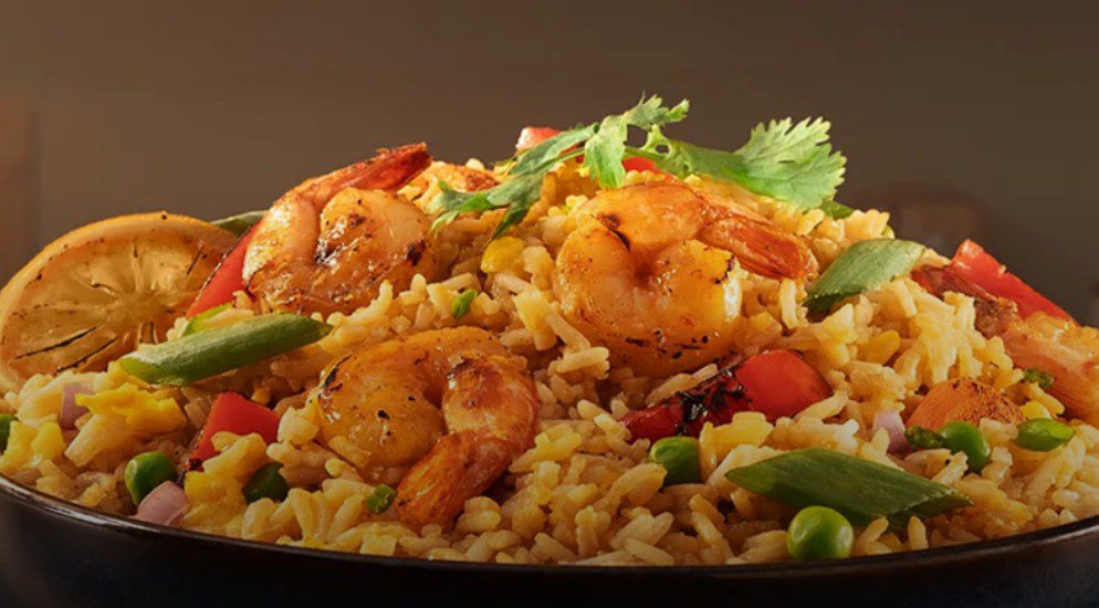 Γρήγορη συνταγή σε 20′ λεπτά: Τηγανητό ρύζι με γαρίδες