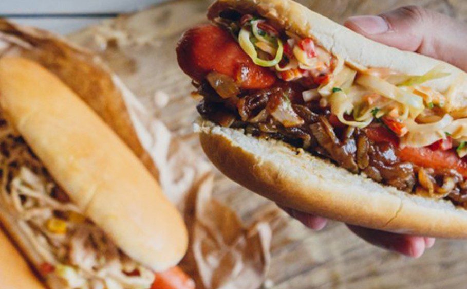 Χοτ ντογκ: Τρεις εύκολες συνταγές για να φτιάξετε στο σπίτι