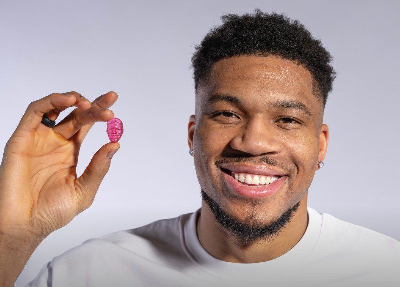 Ο Γιάννης Αντετοκούνμπο λανσάρει ζελεδάκια με την υπογραφή του