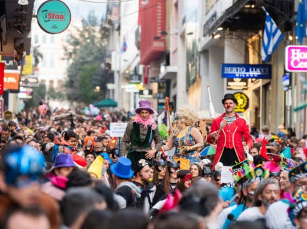 Η Αθήνα γιορτάζει την Κυριακή της Αποκριάς με μία μεγάλη αποκριάτικη παρέλαση