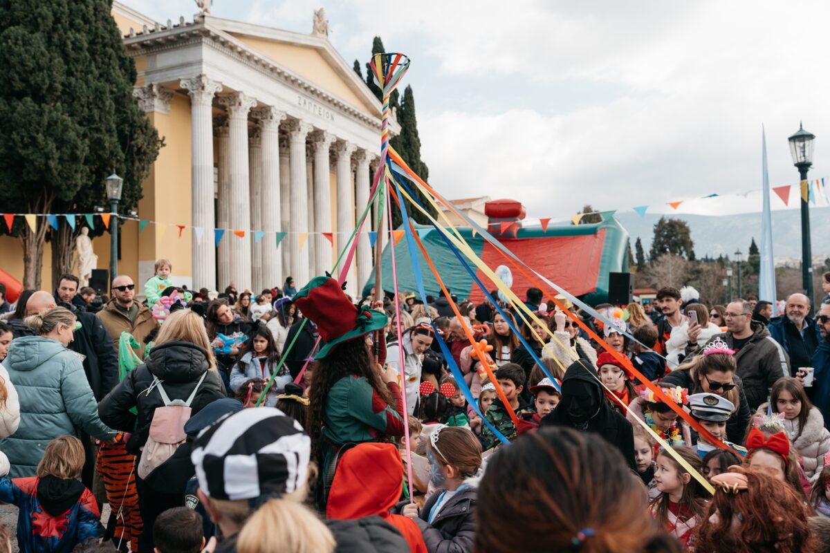 Οι πιο απίθανοι μασκαράδες πλημμυρίζουν το Ζάππειο 