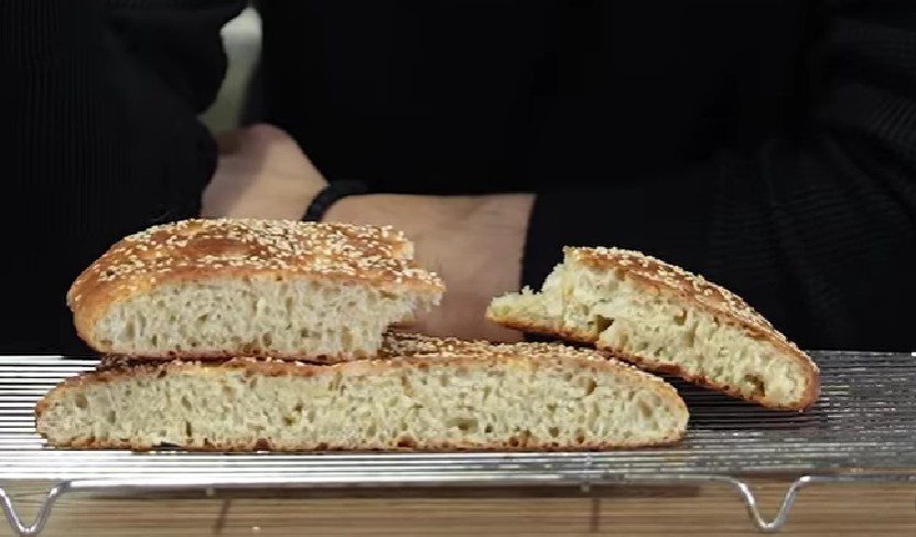 Συνταγή: Αφράτη και πεντανόστιμη σπιτική λαγάνα