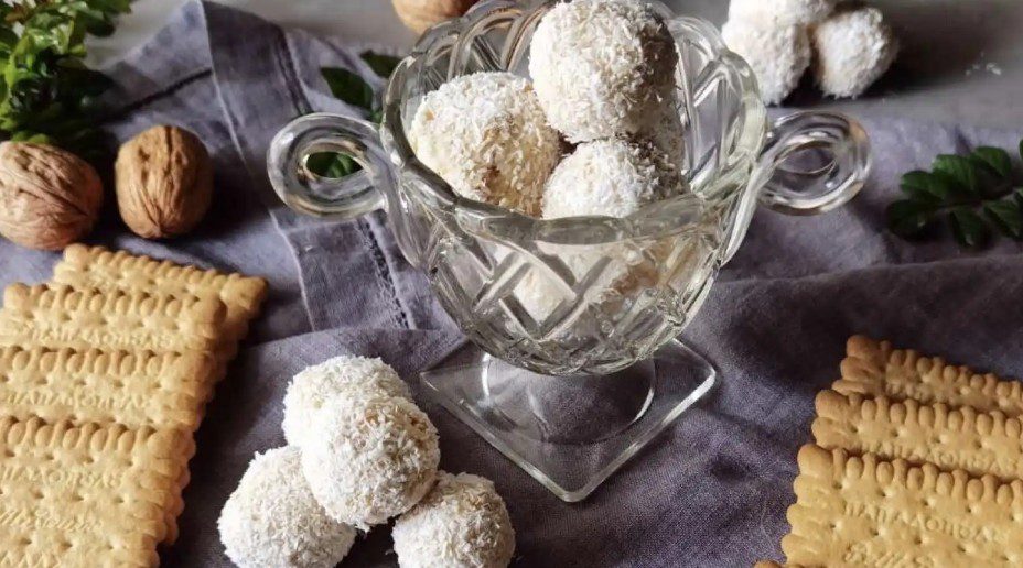 Συνταγή: Πανεύκολα γλυκά χιονομπαλάκια με Πτι Mπερ Παπαδοπούλου χωρίς προσθήκη ζάχαρης