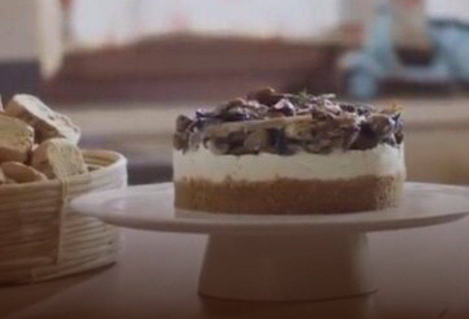 Συνταγή: Πρωτότυπο αλμυρό cheesecake με μανιτάρια και παξιμάδια