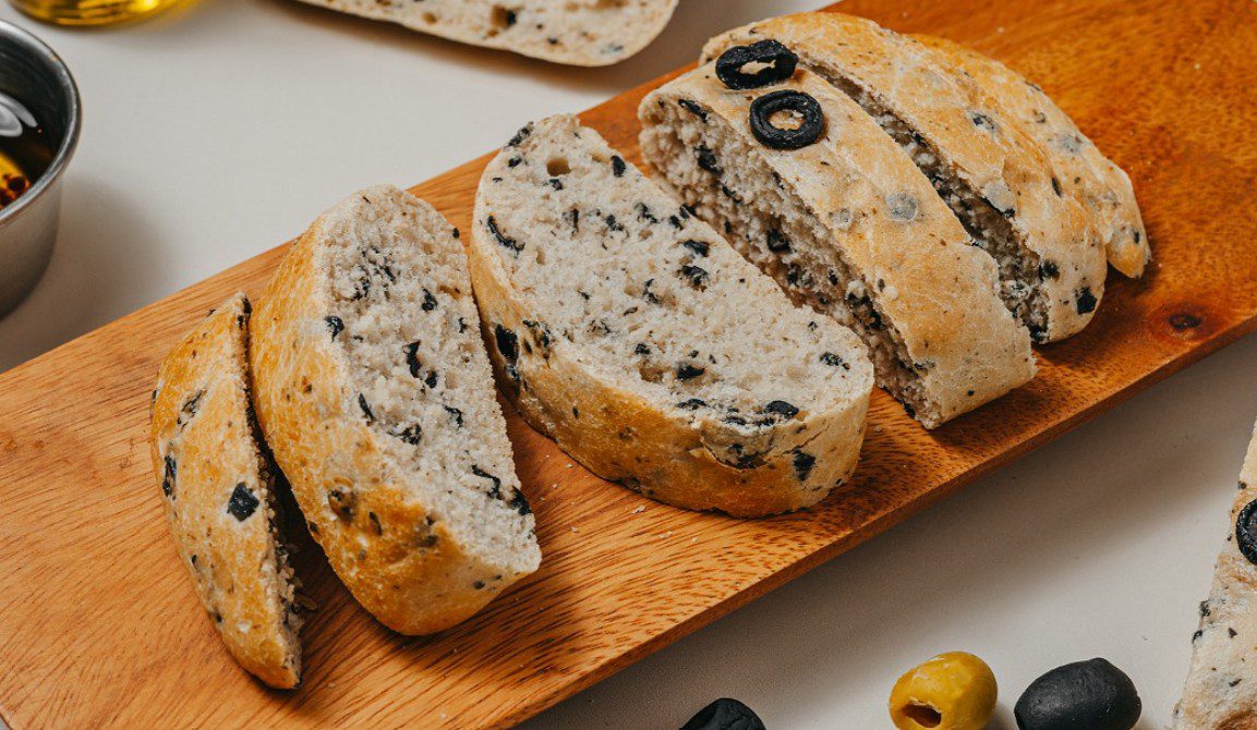 Συνταγή για νόστιμο και νηστίσιμο ελιόψωμο