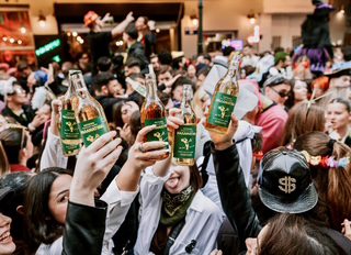 Μαλαματίνα: Ενισχύει τη σχέση της με την κοινωνία και τη νέα γενιά