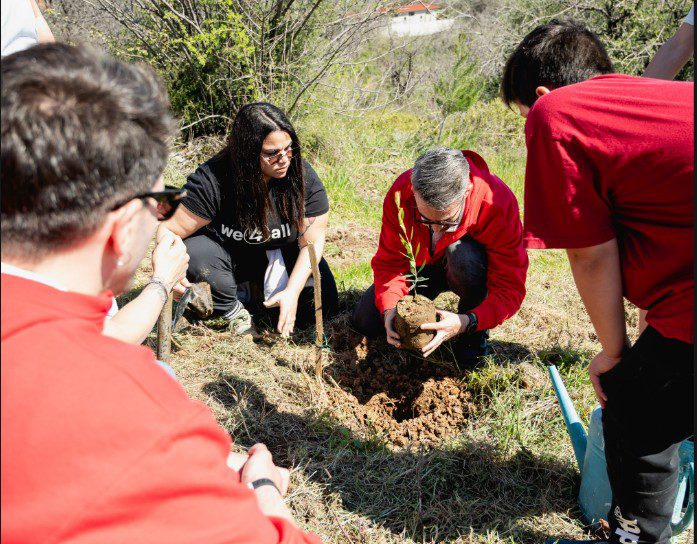 Φυσικό μεταλλικό νερό ΒΙΚΟΣ: 2.000 νέα δέντρα σε Χίο και Βόρεια Εύβοια