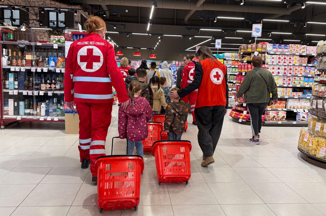 Ο Ελληνικός Ερυθρός Σταυρός και η Διαμαντής Μασούτης Α.Ε. στήριξαν 312 παιδιά τις Ημέρες του Πάσχα