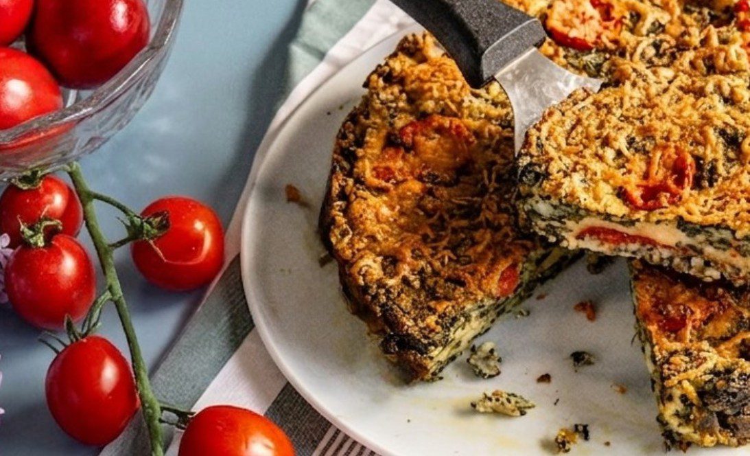 Συνταγή για το πασχαλινό τραπέζι: Σουφλέ πατάτας με σπανάκι και δύο τυριά