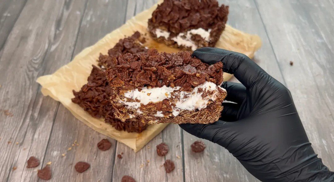 Γρήγορη συνταγή με τρία υλικά: Τραγανή μπάρα γιαουρτιού