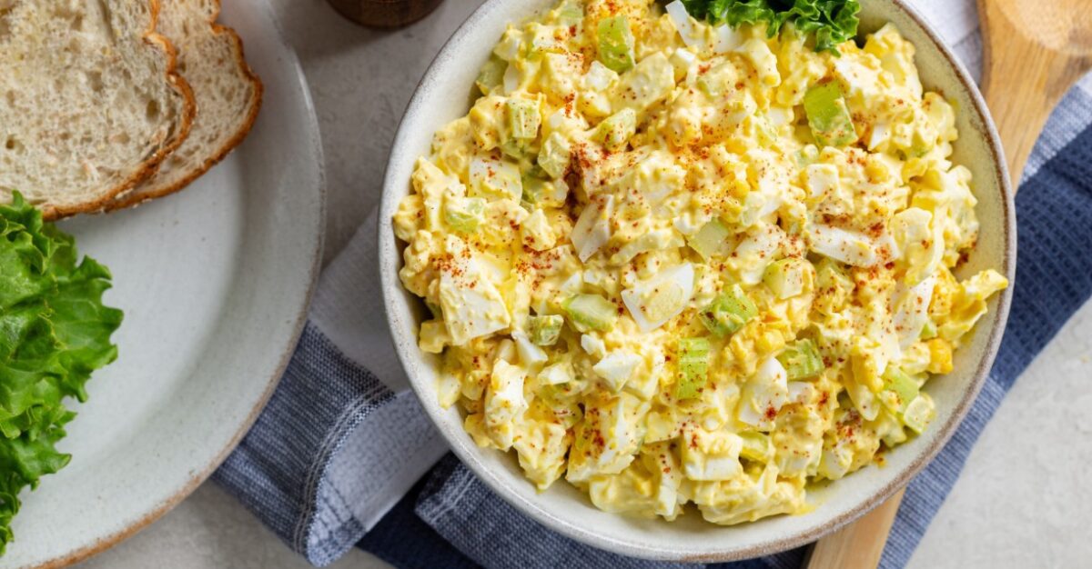 Ιδέες για εύκολες και νόστιμες σαλάτες με τα αυγά που περίσσεψαν από το Πάσχα