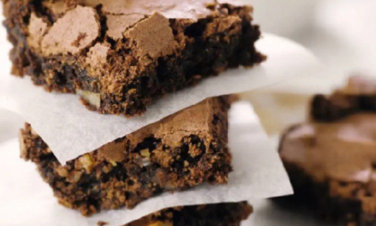 Πώς θα φτιάξετε σπιτικά σοκολατένια brownies