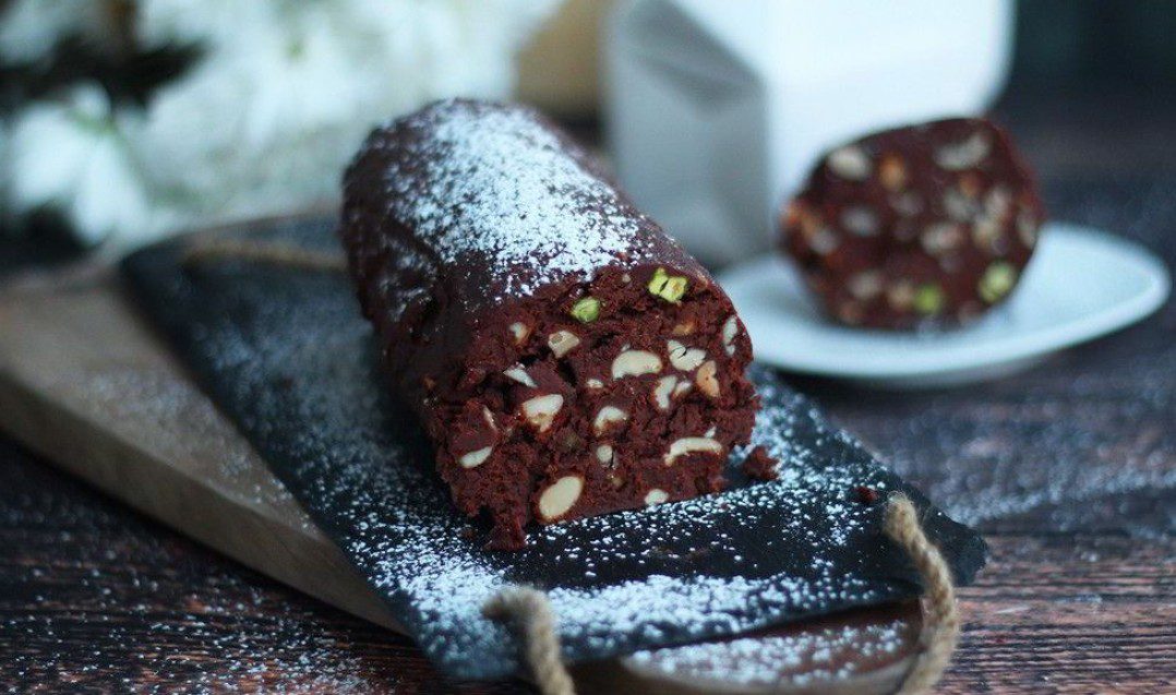 Vegan συνταγή με μόλις 5 υλικά: Μωσαϊκό σοκολάτας με ξηρούς καρπούς 