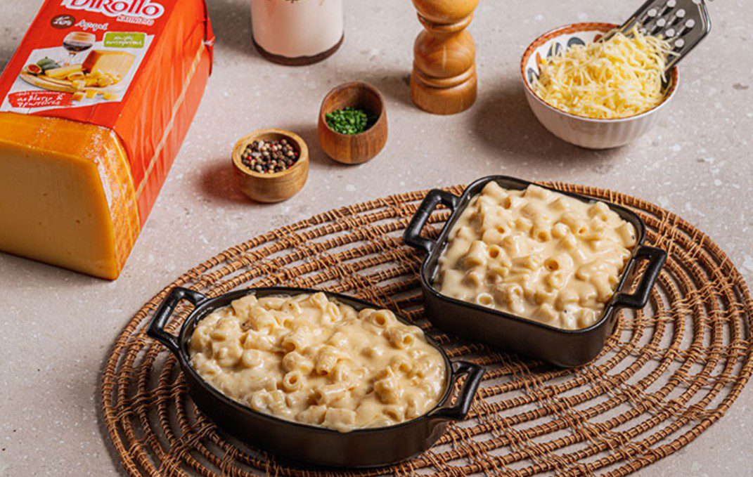 Πανεύκολη συνταγή σε 15 λεπτά – Mac ‘n’ Cheese με μπέικον και καπνιστό τυρί