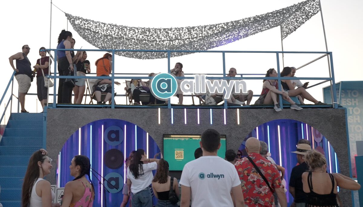 Οι fans των Gorillaz αποκαλύπτουν στην Allwyn τα πιο περίεργα περιστατικά από συναυλίες