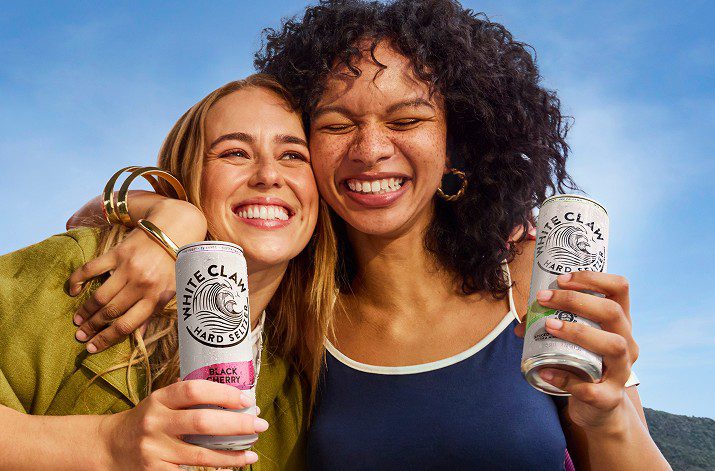White Claw: Η νέα πρόταση στα αλκοολούχα ποτά με χαμηλή περιεκτικότητα σε θερμίδες και αλκοόλ στην ελληνική αγορά