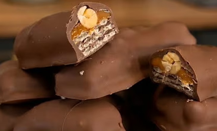 Συνταγή: Πανεύκολα σπιτικά Snickers με μόνο τέσσερα υλικά